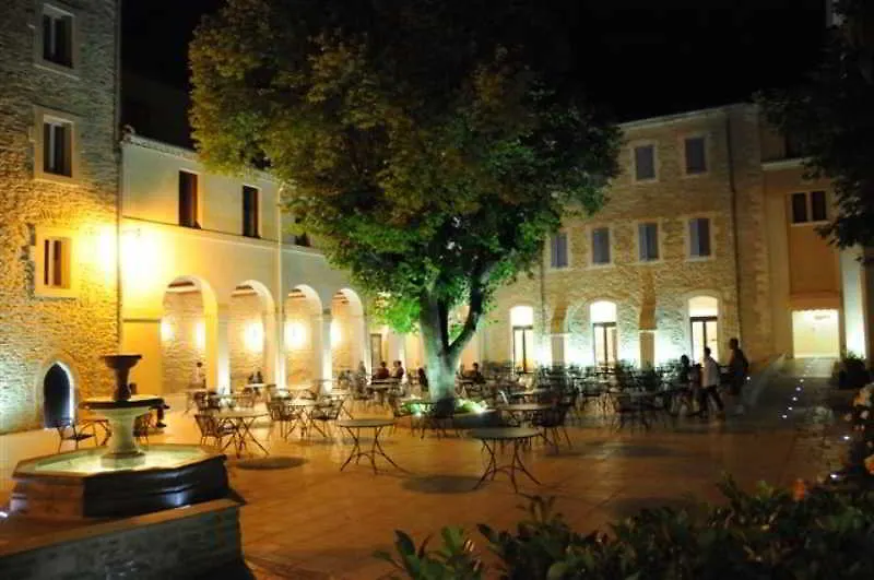 Hotellerie Notre Dame De Lumieres Goult